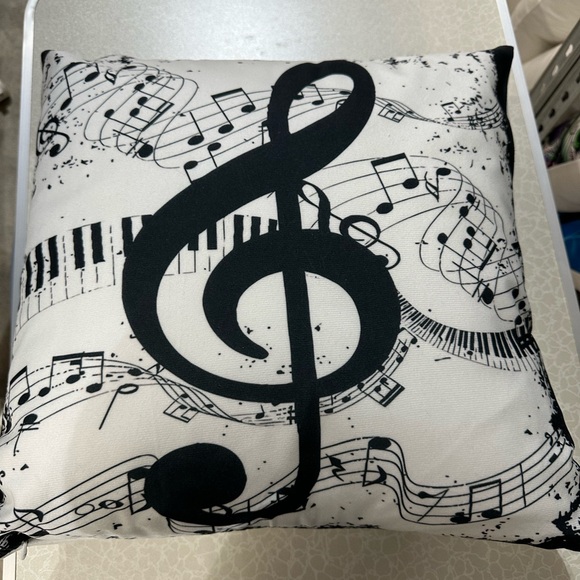 NEW Throw Pillow 18x18 inch cover & insert included - Picture 1 of 2